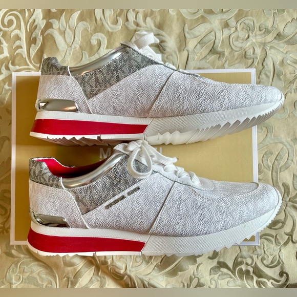 NEW! ♥️ MICHAEL KORS Sneakers!!! - Picture 9 of 14